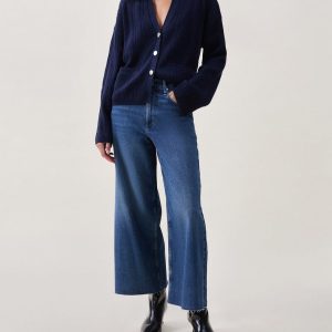 Cynthia Cardigan - Salute